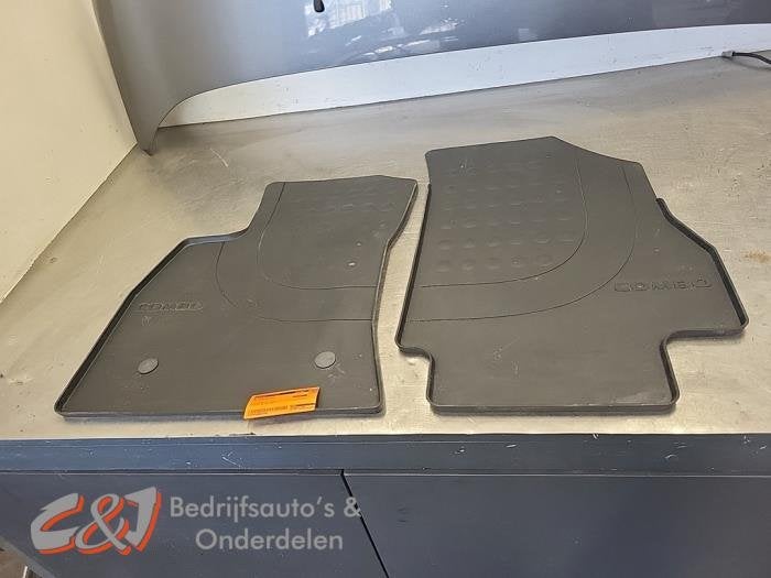 Matten Set van een Opel Combo, Gebruikt, -, -, Opel