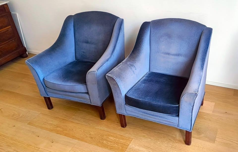 Deux fauteuils en velours bleu, pieds en bois, 75 à 100 cm, Style rétro chic, Enlèvement, Utilisé