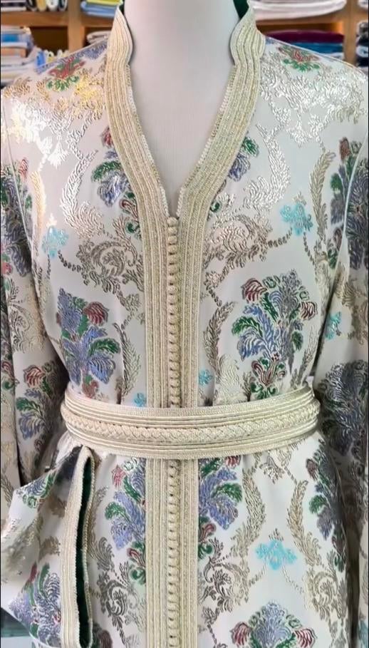 Kaftans en takchitas te huur 100 eur, Ophalen of Verzenden