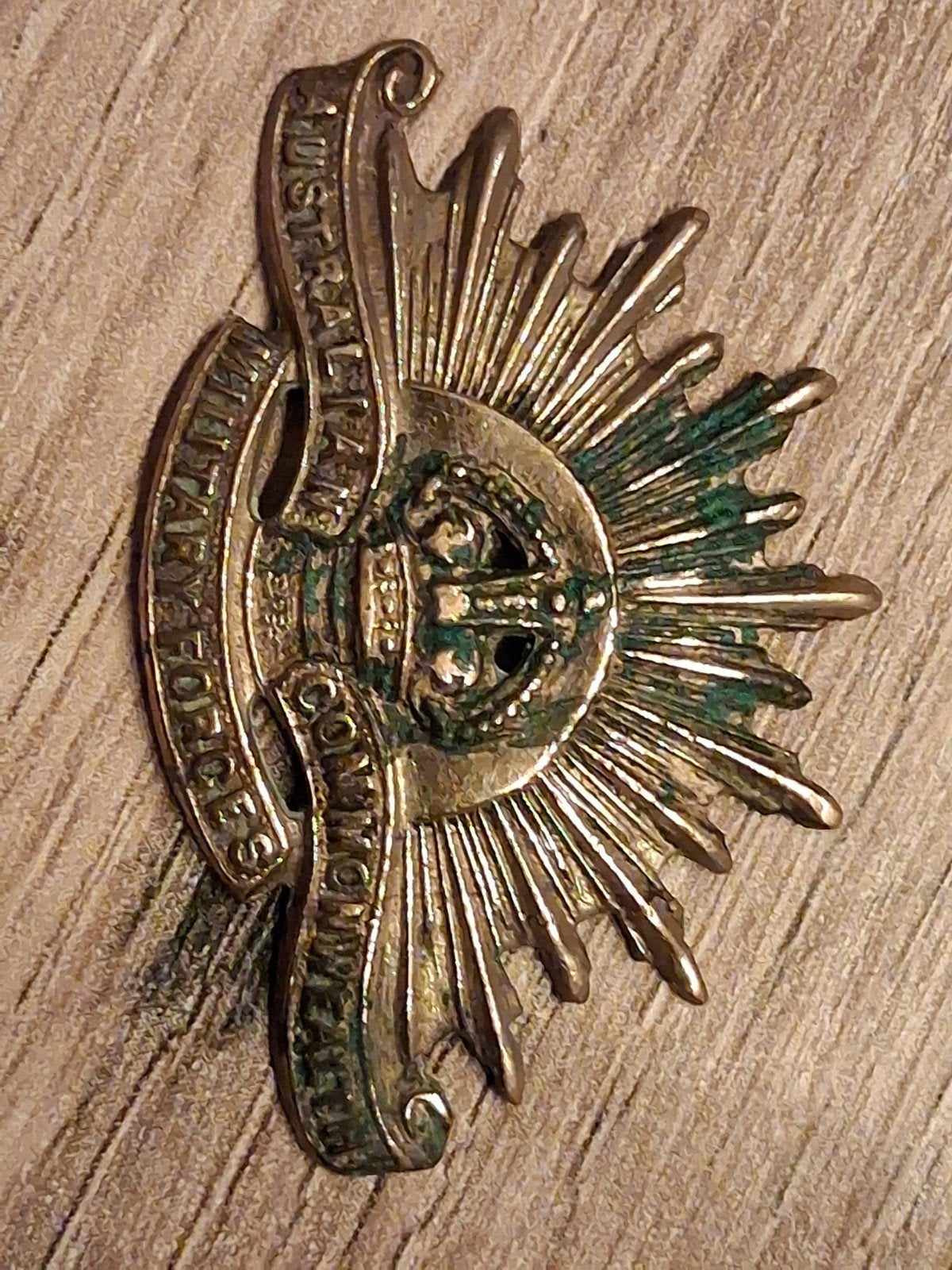 Insigne militaire australien « Rising Sun », Collections, Envoi