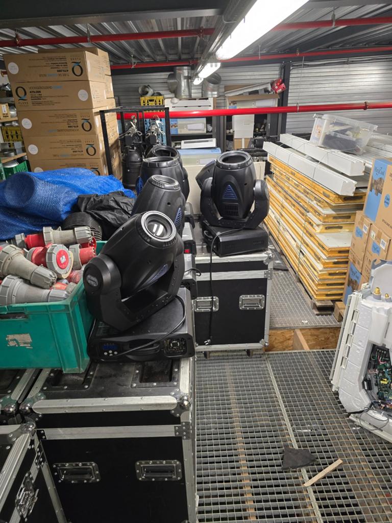 Movinheads briteq s250 en w575, Musique & Instruments, Enlèvement