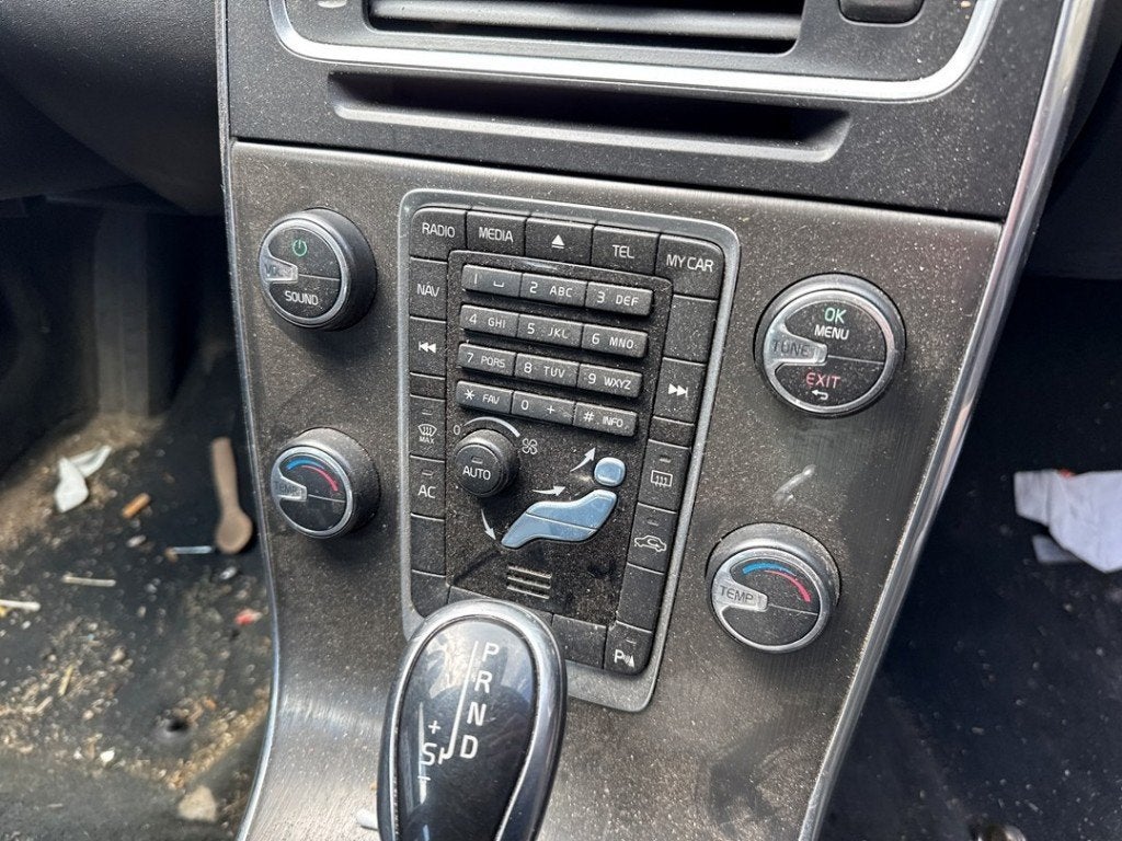 PANNEAU DE COMMANDE AIR CONDITIONNE Volvo V60 I (FW / GW), Info@volvocars.com, Volvo Car Germany GmbH, Siegburger Straße 229
50679  Köln, DE