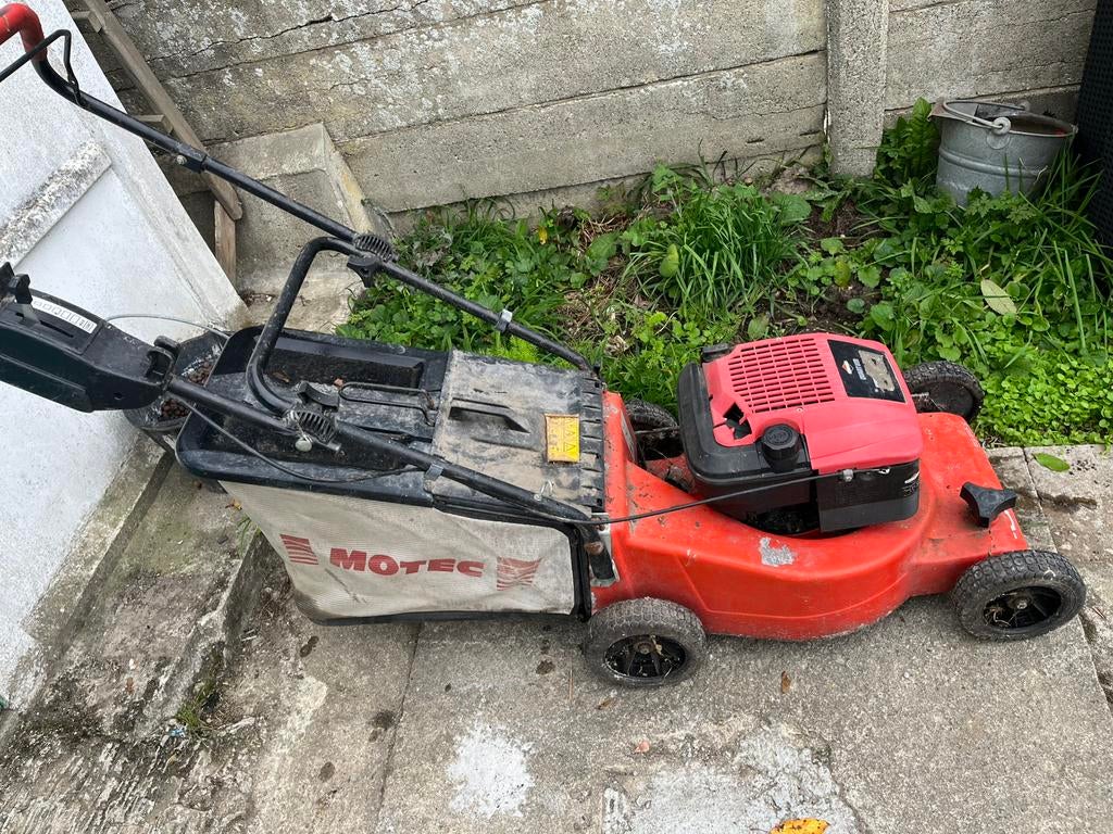 Tondeuse motec B&S, Ophalen, Gebruikt, Benzine-grasmaaier