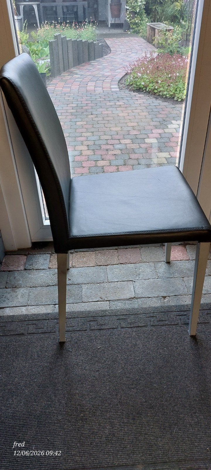 4 stoelen, Ophalen