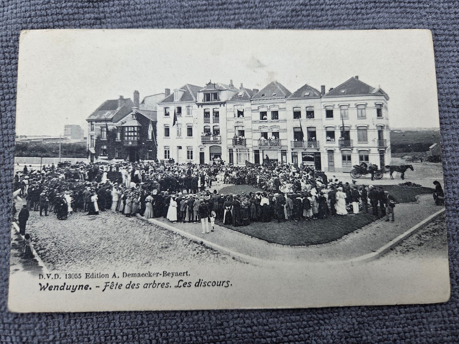 postkaart: Wenduyne: Fêtes des arbres. Les discours, Ophalen of Verzenden, Voor 1920, Ongelopen, West-Vlaanderen