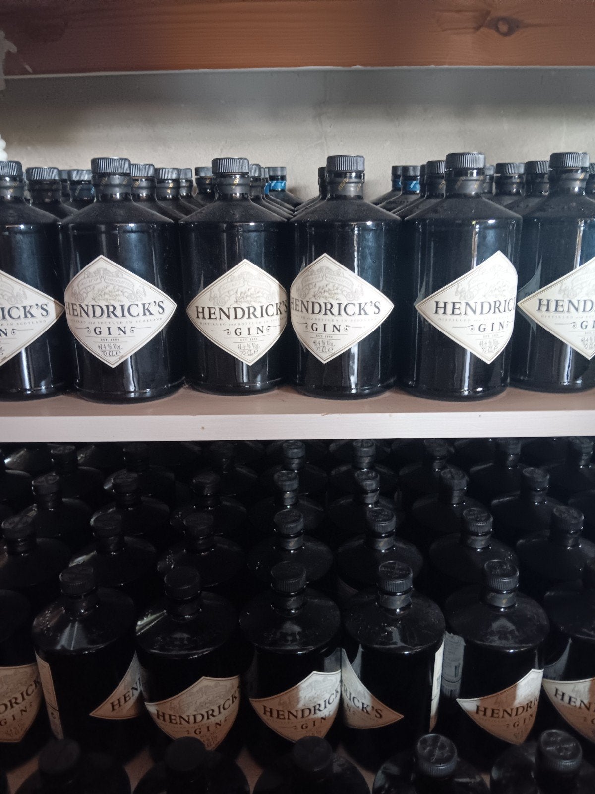 lege gin flessen, Enlèvement