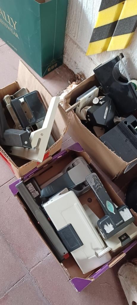 Lot Heavy duty perforatoren, Ophalen