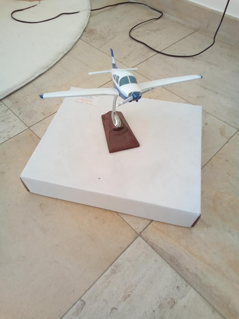 ​Piper Warrior III Schaalmodel (1:48) – Ben Flight Air Acade, Hobby en Vrije tijd, Ophalen