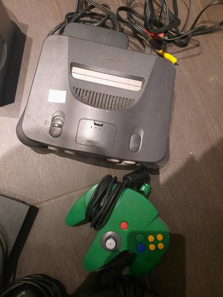 Console n64 avec manette verte, Games en Spelcomputers, Games | Nintendo 64, Ophalen