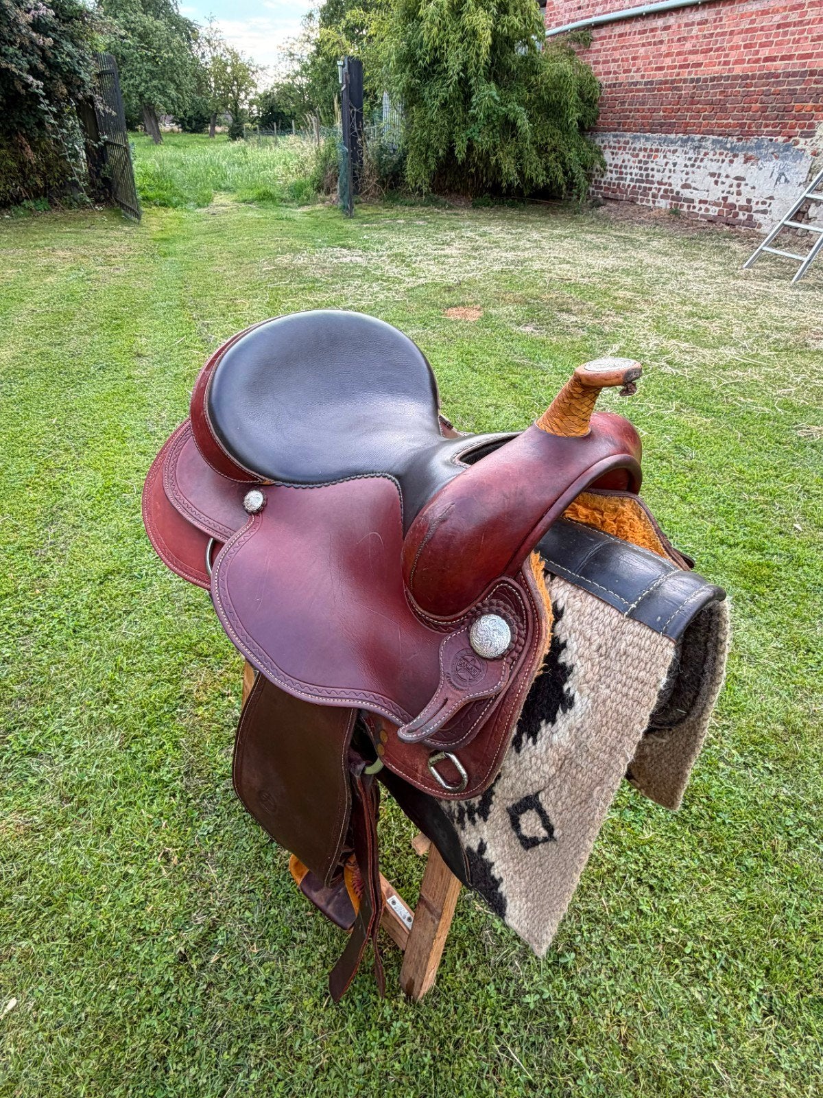 Western zadel Garland  16 inch semi quarter cognac kleur, Dieren en Toebehoren, Ophalen