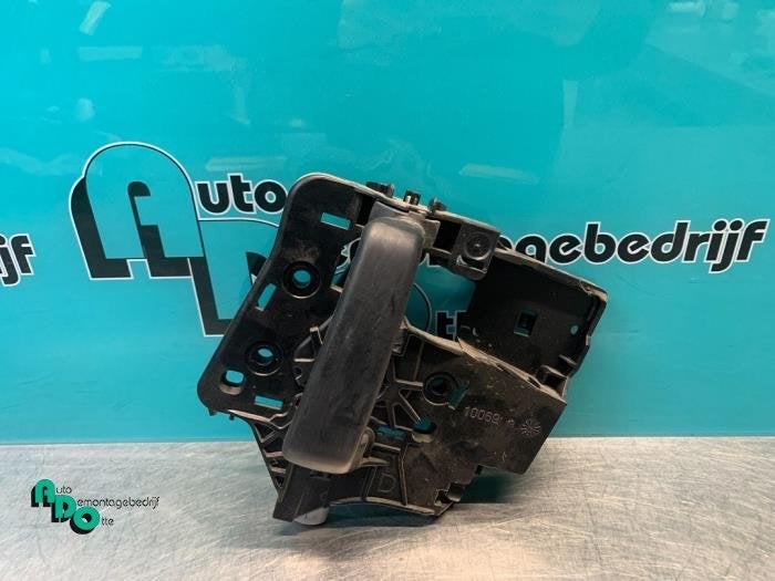 Poignée porte coulissante droite d'un Peugeot Expert (Exper, -, 3 mois de garantie, Utilisé, -