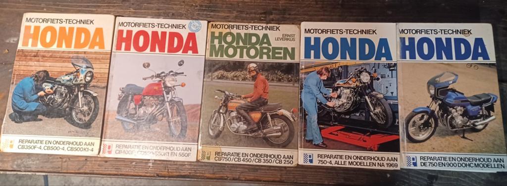 Reeks boeken motorfiets techniek Honda CB four  oldtimers, Boeken, Ophalen of Verzenden