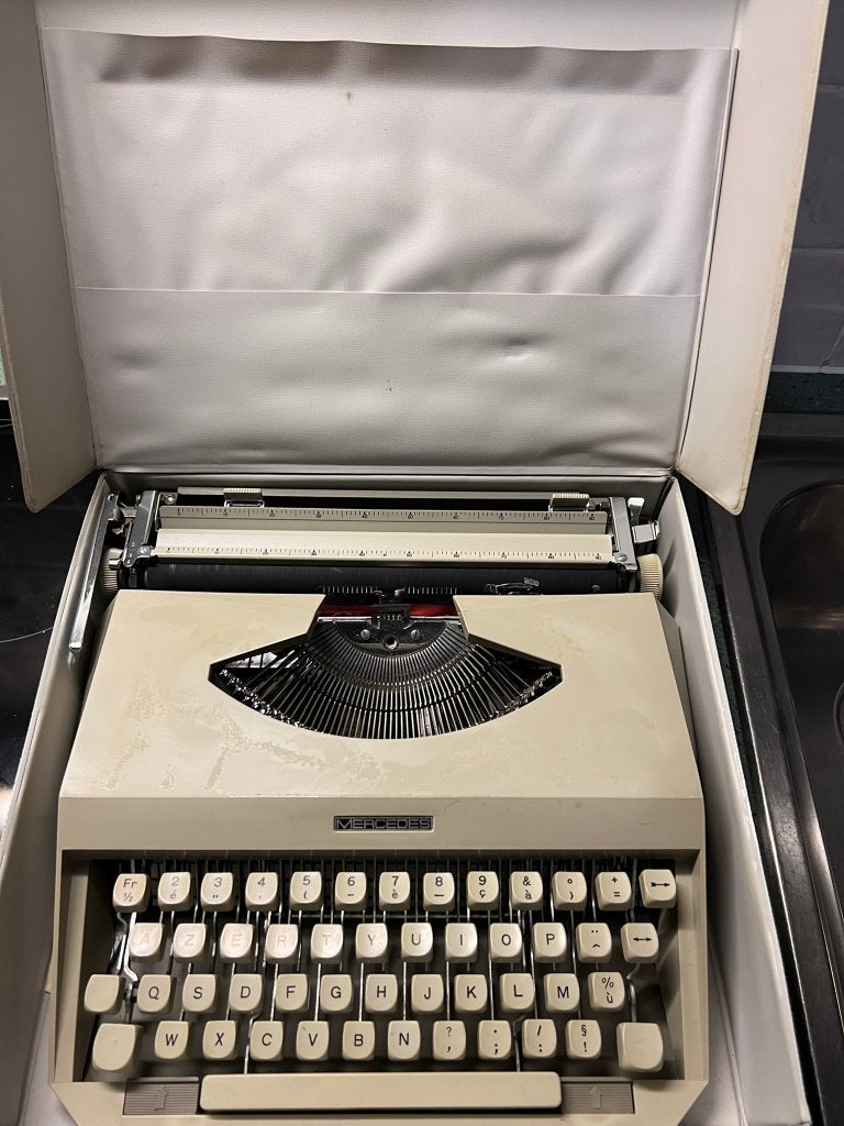 Vintage Typmachine Mercedes in tas, Geen idee, Ophalen of Verzenden, Zo goed als nieuw, Geen idee