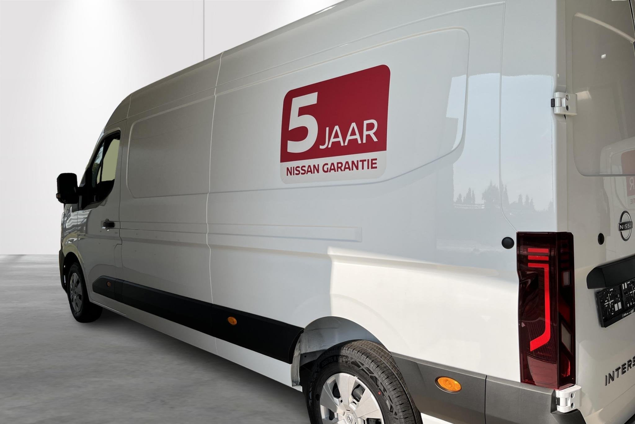 Nissan Interstar L2H2 3.5T 2,0 dCi 130 Tekna nieuw uit voorr, Auto's, Voorwielaandrijving, 4 deurs, Stof, 4 cilinders