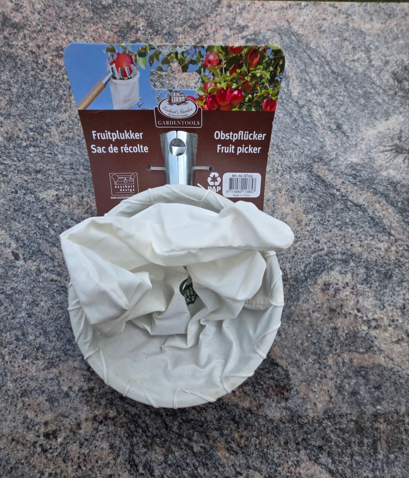 CUEILLEUR DE FRUITS, Enlèvement