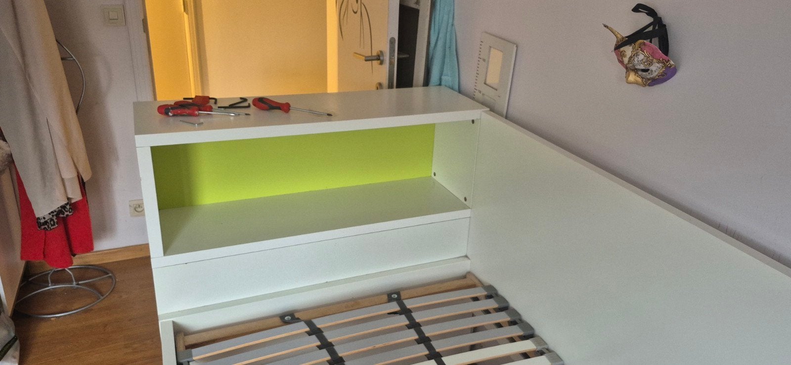 Bed met schuiflade, Ophalen