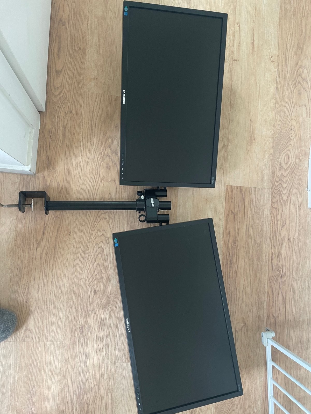 Statief met 2x24” full hd monitoren Samsung, Ophalen, In hoogte verstelbaar, DisplayPort, 60 Hz of minder