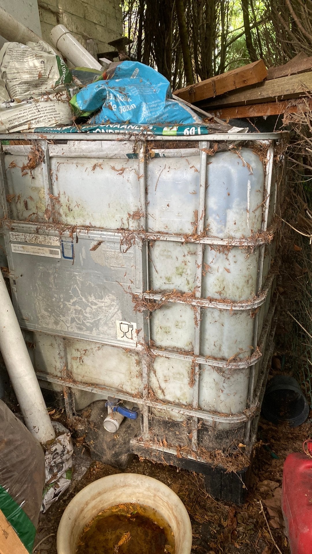 waterton op palet in ijzeren kooi, Enlèvement, Utilisé, Avec robinet
