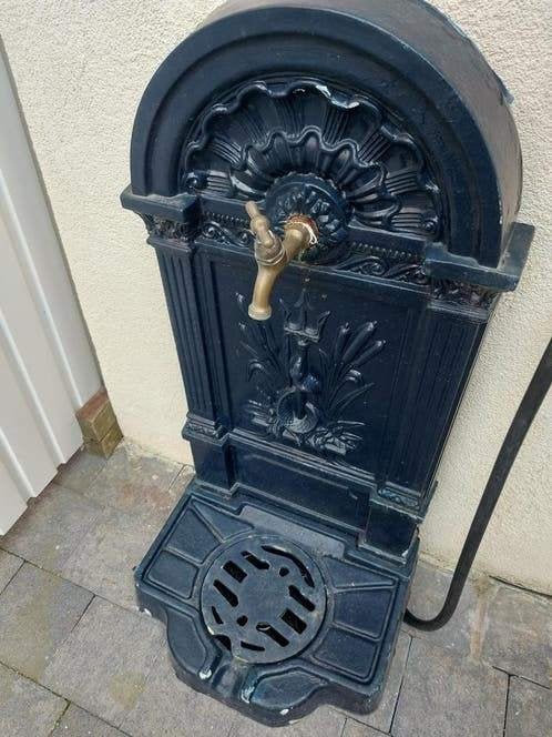 Fontaine classique avec robinet en bon état, Jardin & Terrasse, Pièces d'eau & Fontaines, Comme neuf, Fontaine, Fonte, Enlèvement