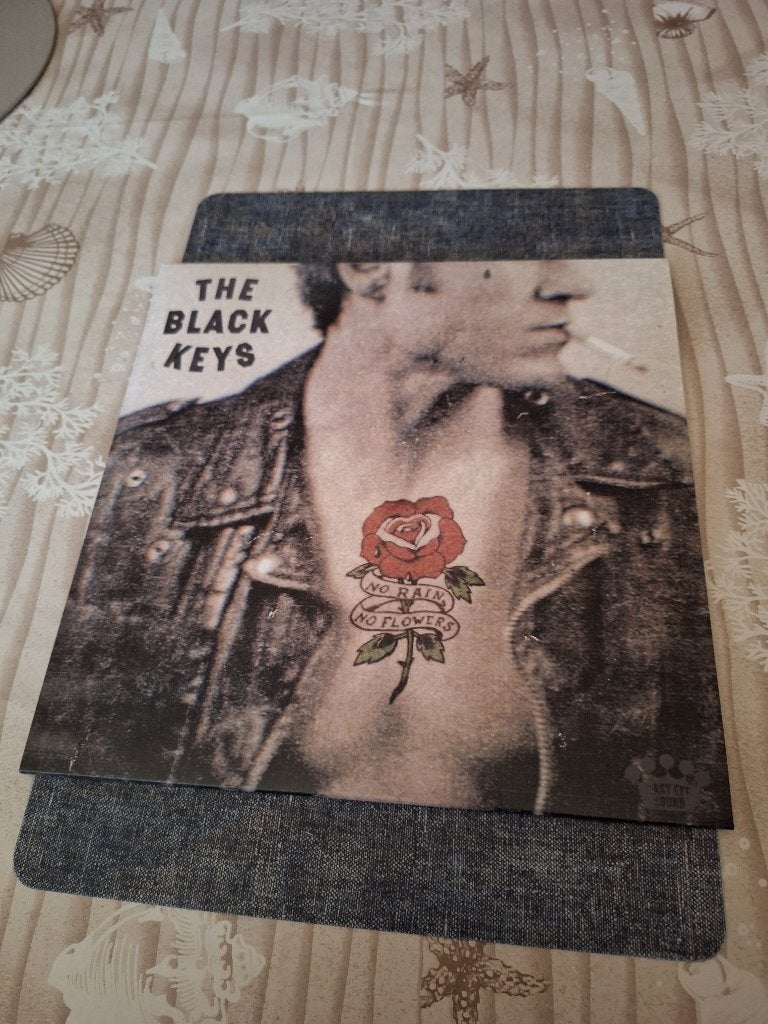 THE BLACK KEYS / no rain, no flowers. 1lp.2025. ruby red lp., LP, Inclusief poster, Blues Rock, Ophalen of Verzenden