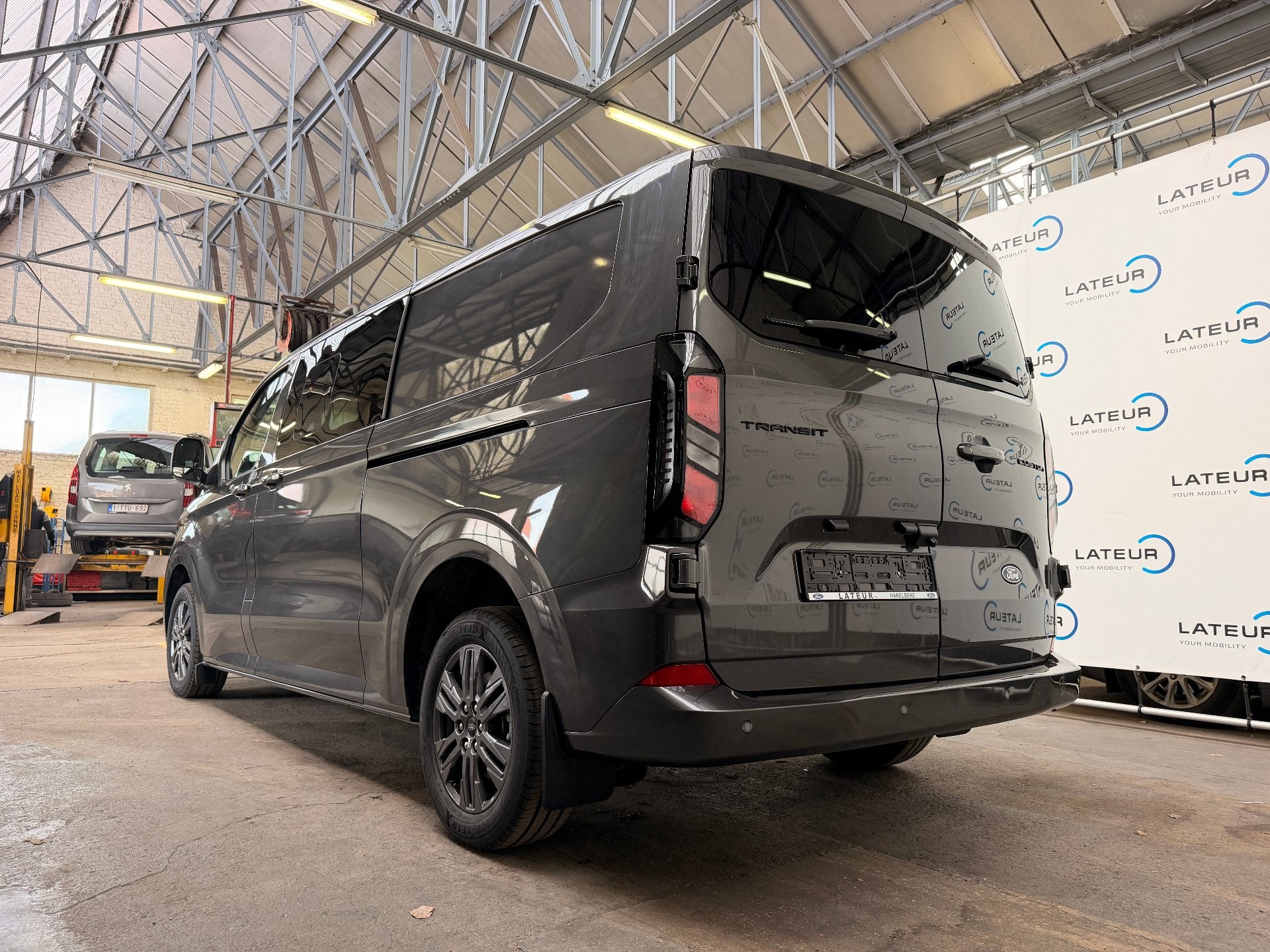 Ford Transit Custom Multi-Use Limited 320L 2.0TD 170Pk / 125, Automaat, Stof, Gebruikt, Overige kleuren