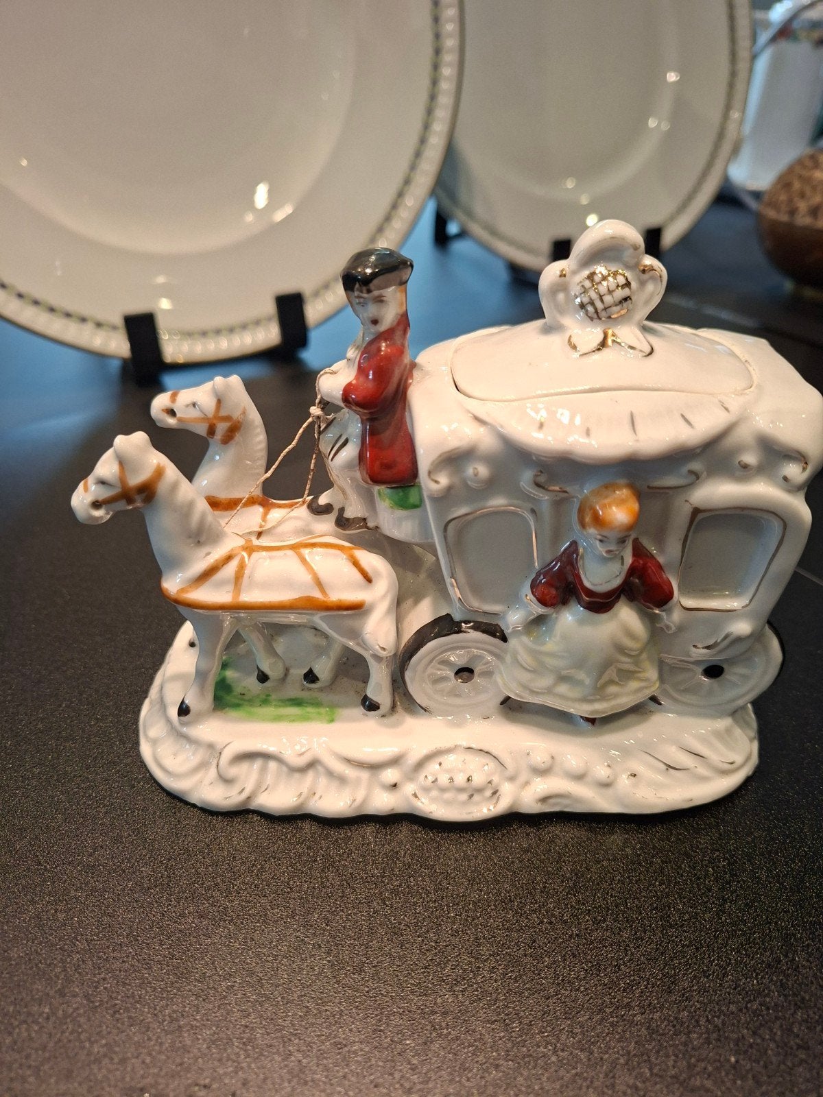 Petite calèche en porcelaine ( style Victorien )., Enlèvement ou Envoi