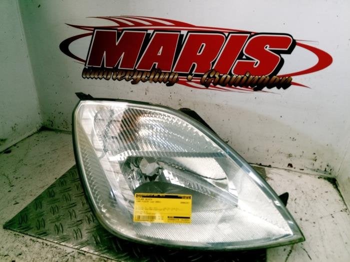 Phare droit d'un Ford Fiesta, -, -, 3 mois de garantie, -