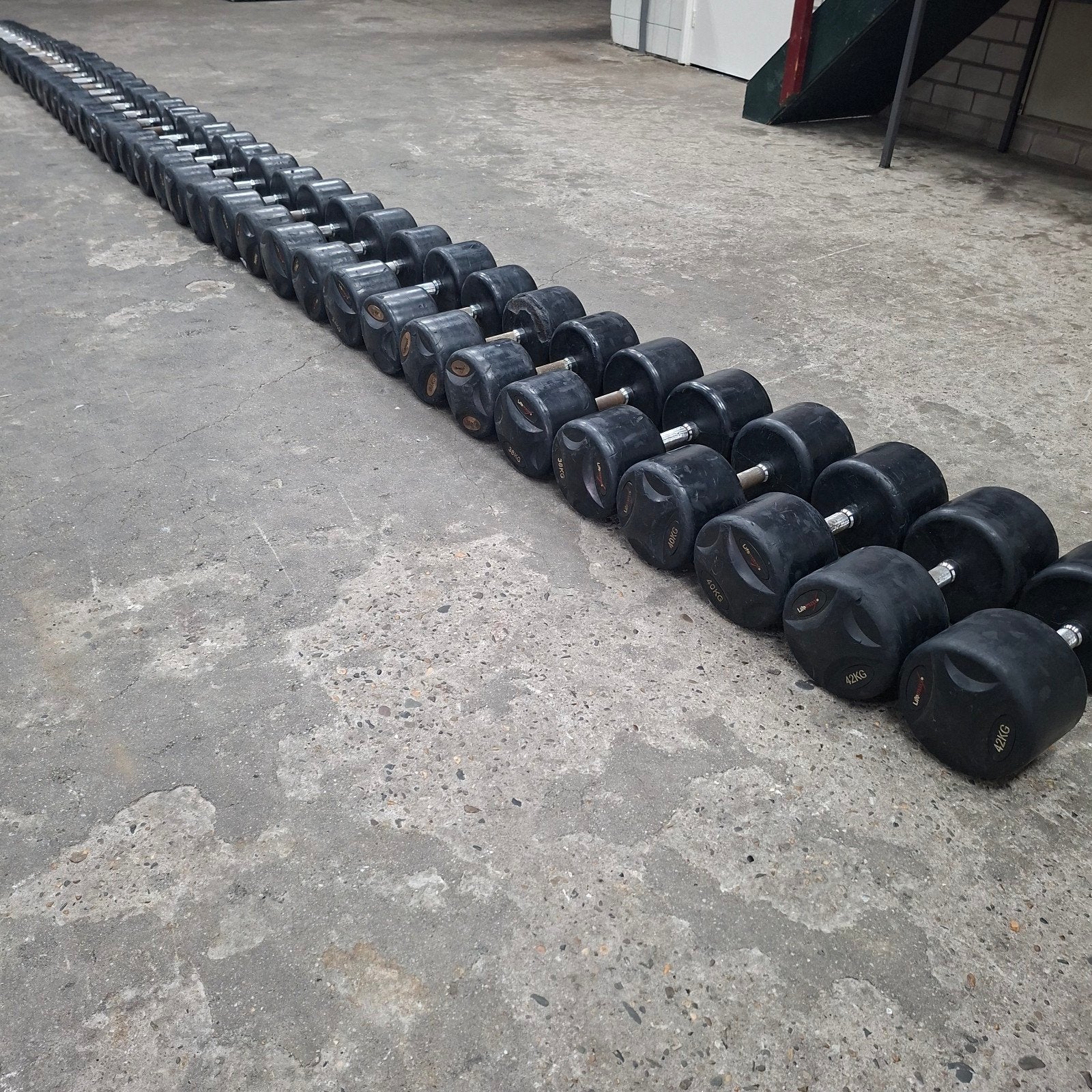 Lifemaxx Dumbells Set 1 kilo tot 42 kilo, Sport en Fitness, Fitnessmaterialen, Ophalen