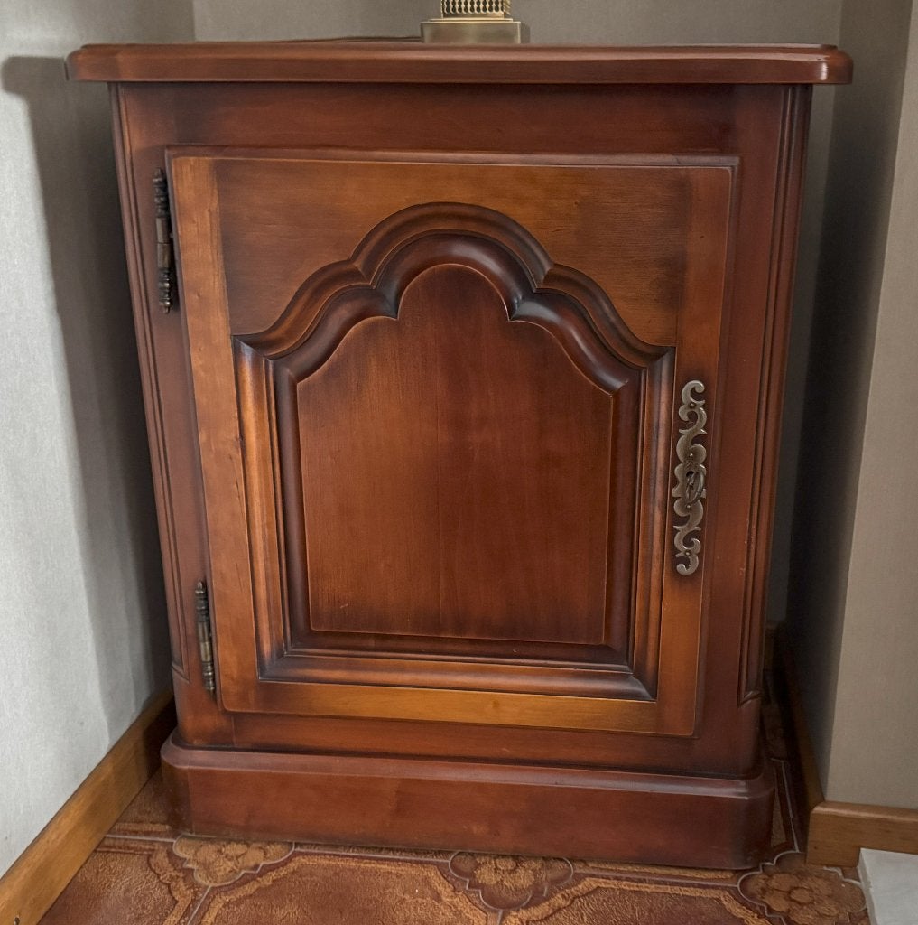 Armoire en cerisier massif, Enlèvement