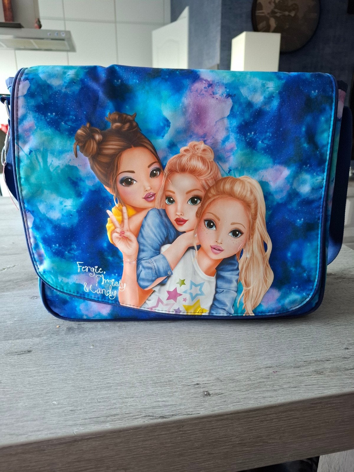 Tas topmodel, Enlèvement