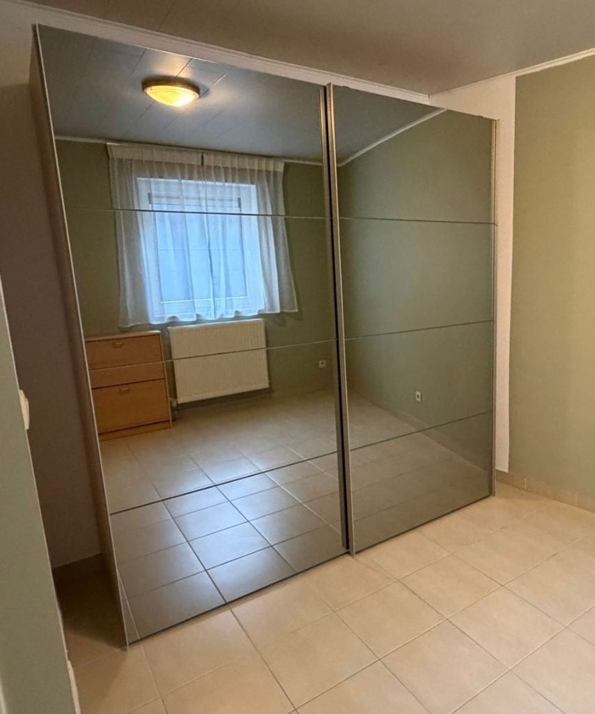 Armoire spacieuse avec portes en miroir, Maison & Meubles, 200 cm ou plus, Comme neuf, Enlèvement, 200 cm ou plus