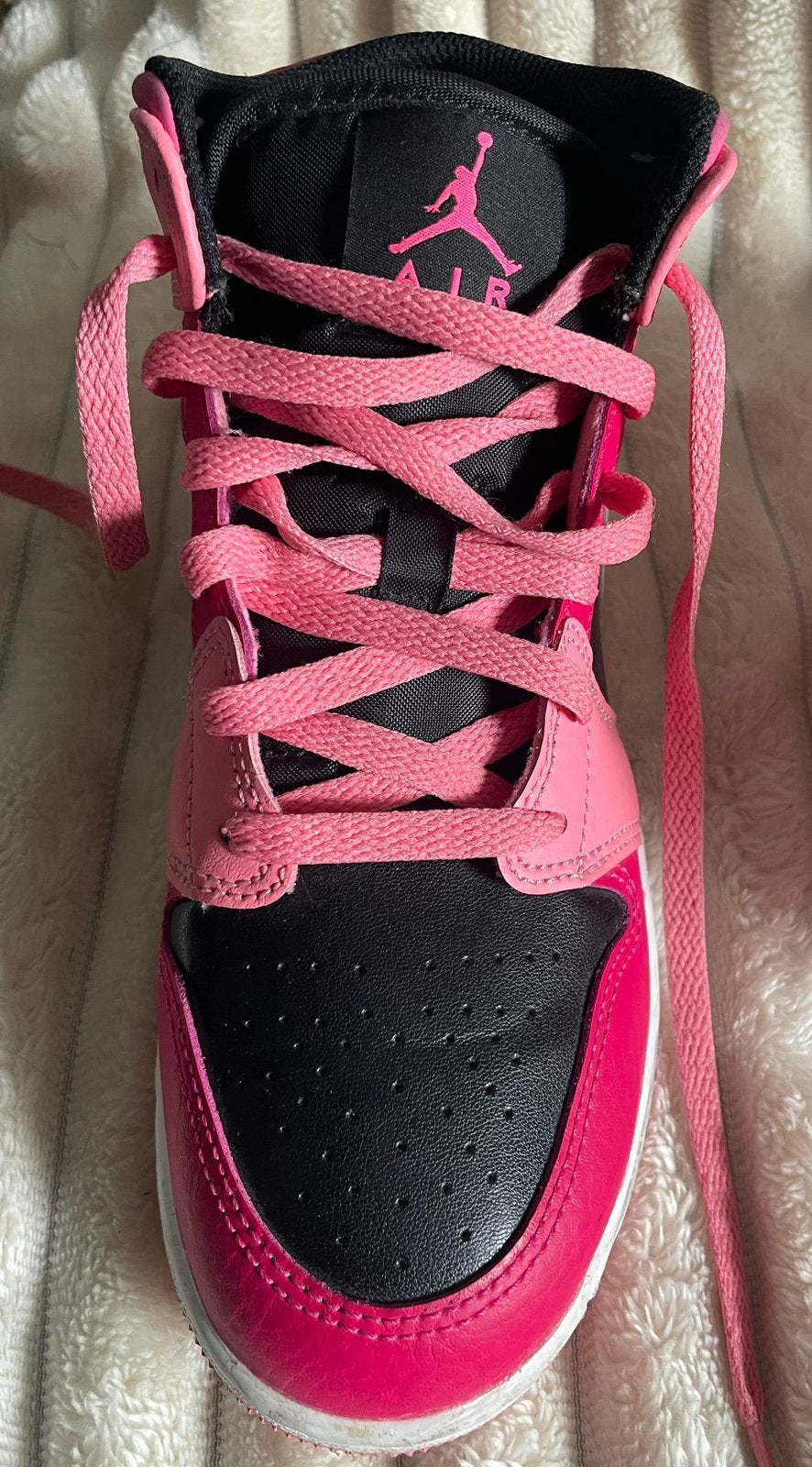 Superbes chaussures Nike pour filles Jorden, Enfants & Bébés, Enlèvement ou Envoi, Comme neuf, Femmes