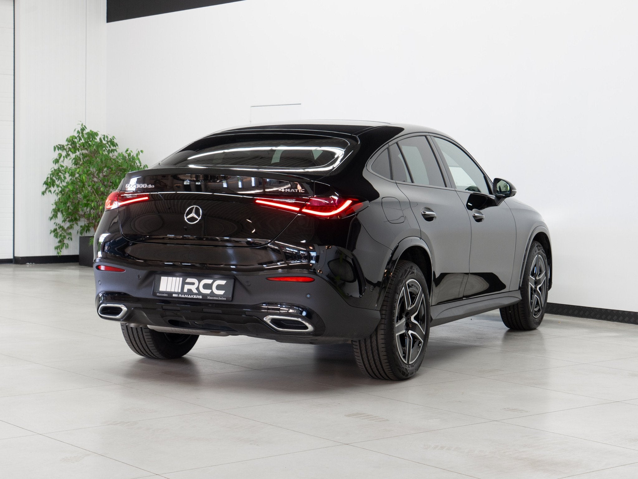 Mercedes-Benz GLC 300 de 4M Coupé AMG Premium Night Burmest, Auto's, 197 pk, 145 kW, Gebruikt, Zwart