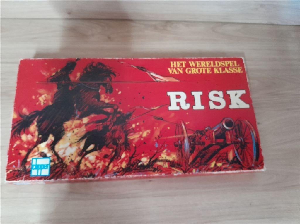 risk grote rode doos - s5083, Hobby en Vrije tijd, Gezelschapsspellen | Bordspellen, Verzenden, Zo goed als nieuw