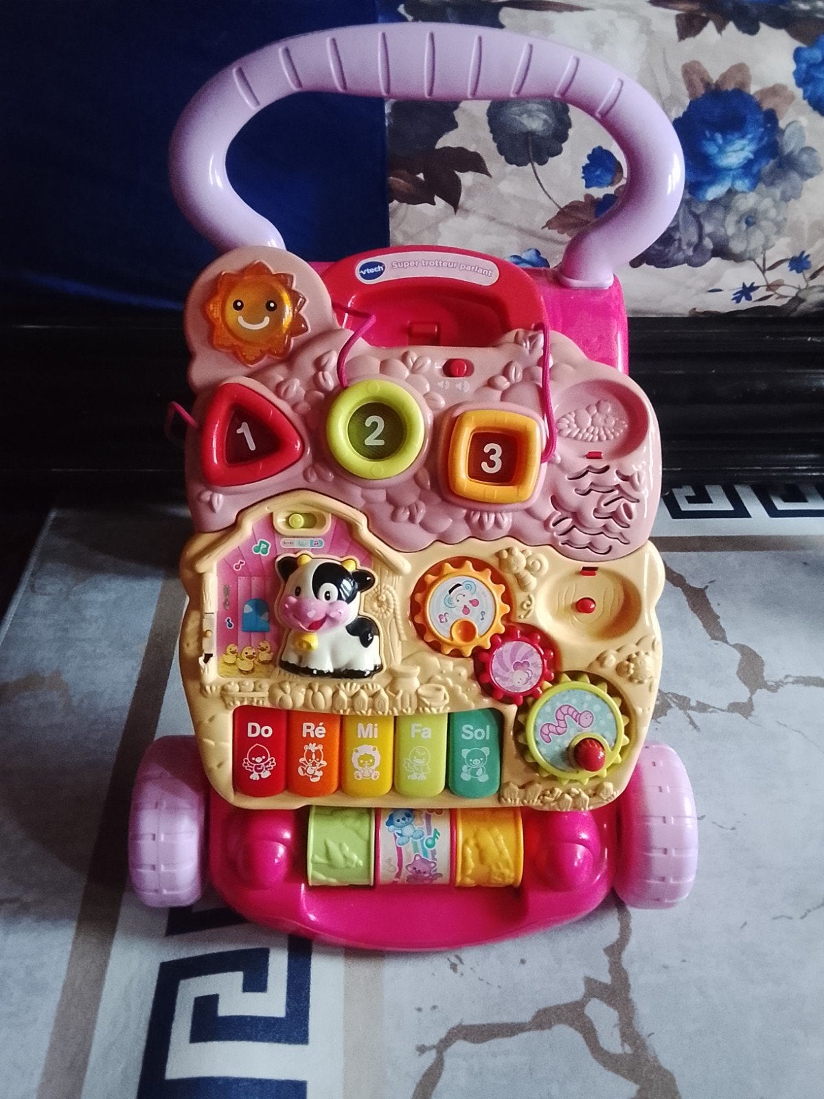 Super trotteur parlant VTech rose pour bébé., Enfants & Bébés, Jouets | Vtech, Enlèvement, Utilisé, 6 mois à 2 ans