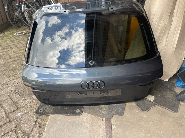 HAYON ARRIÈRE / MALLE LX7L A3 Allstreet (8YJ) (8Y4827025A), Auto-Union-Straße  1,
85057  Ingolstadt, DE, Info@audi.de, Haillon arrière