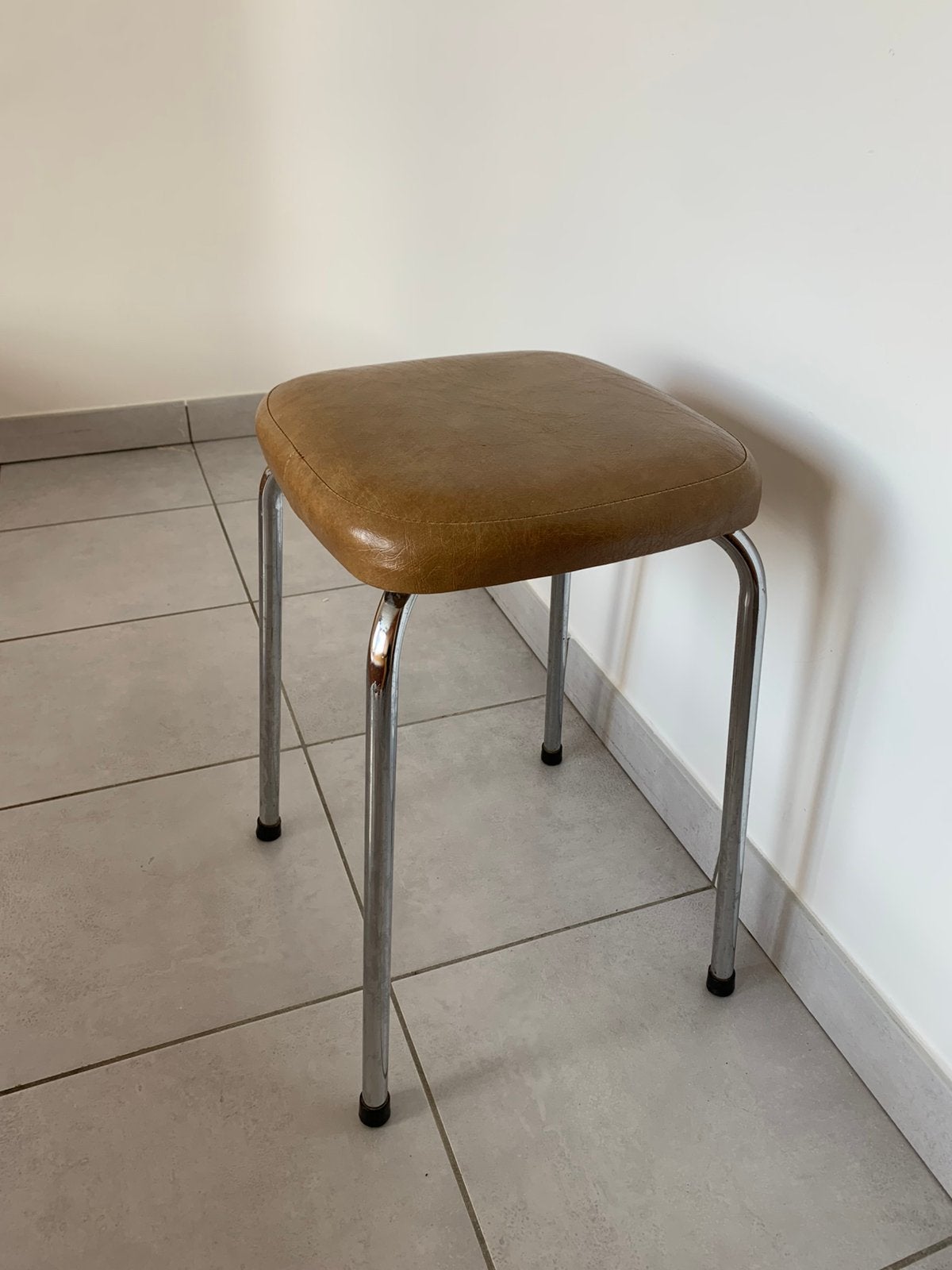 Tabouret vintage brun GRATUIT, Enlèvement, Utilisé, Matériaux autres
