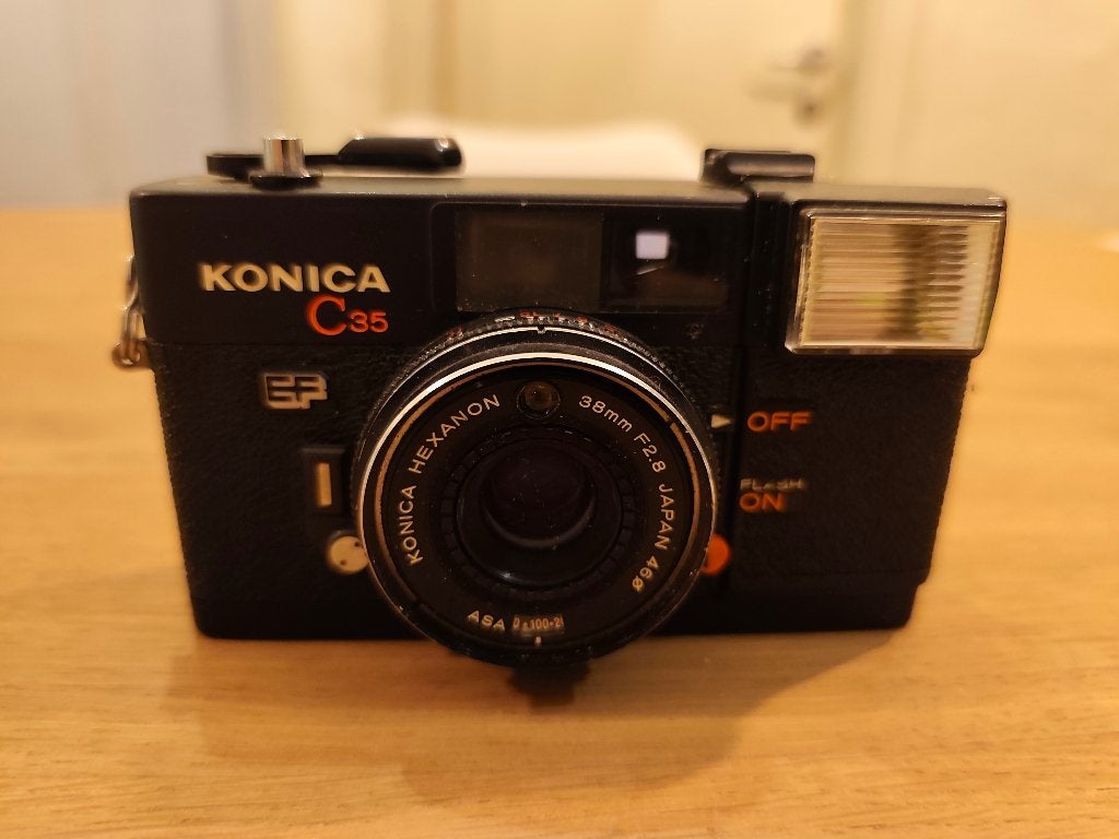 Konica C35 EF-camera (Piksari), Ophalen, 1960 tot 1980, Fototoestel