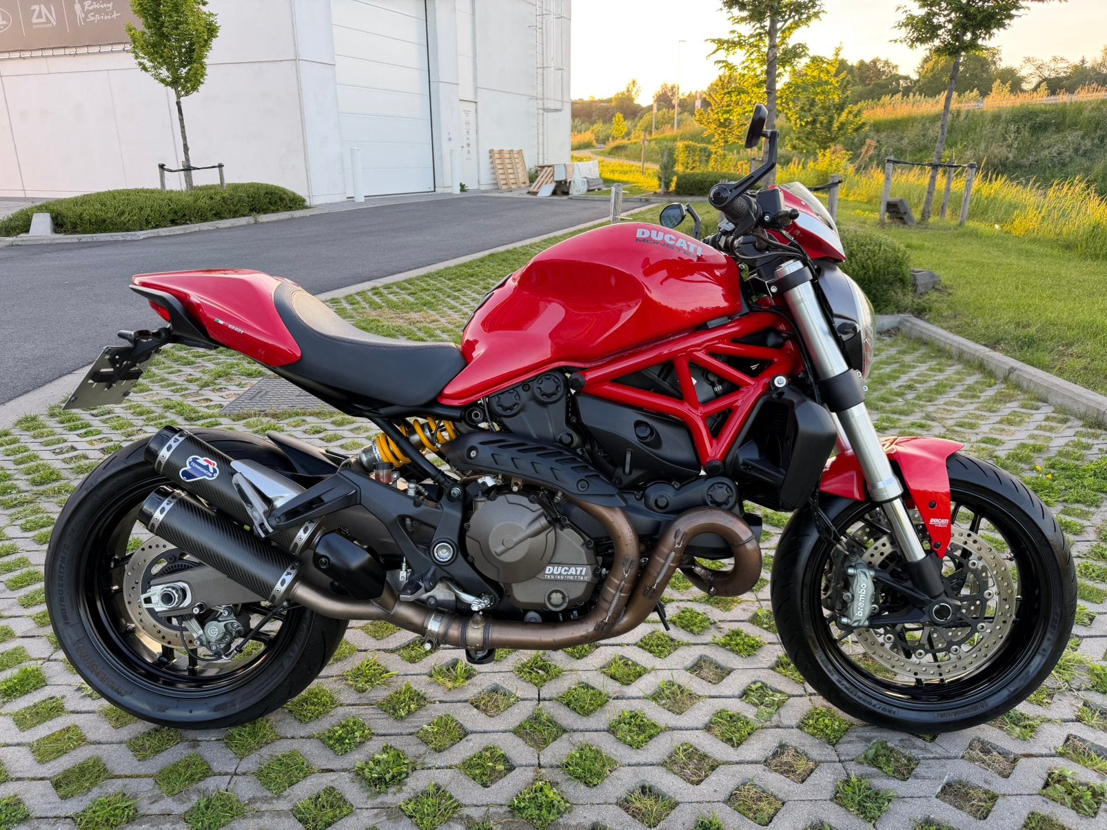DUCATI MONSTER 821 * GARANTIE * A2 35 kw  * TERMIGNONI, Motos, S, Entreprise, Sport, 821 cm³