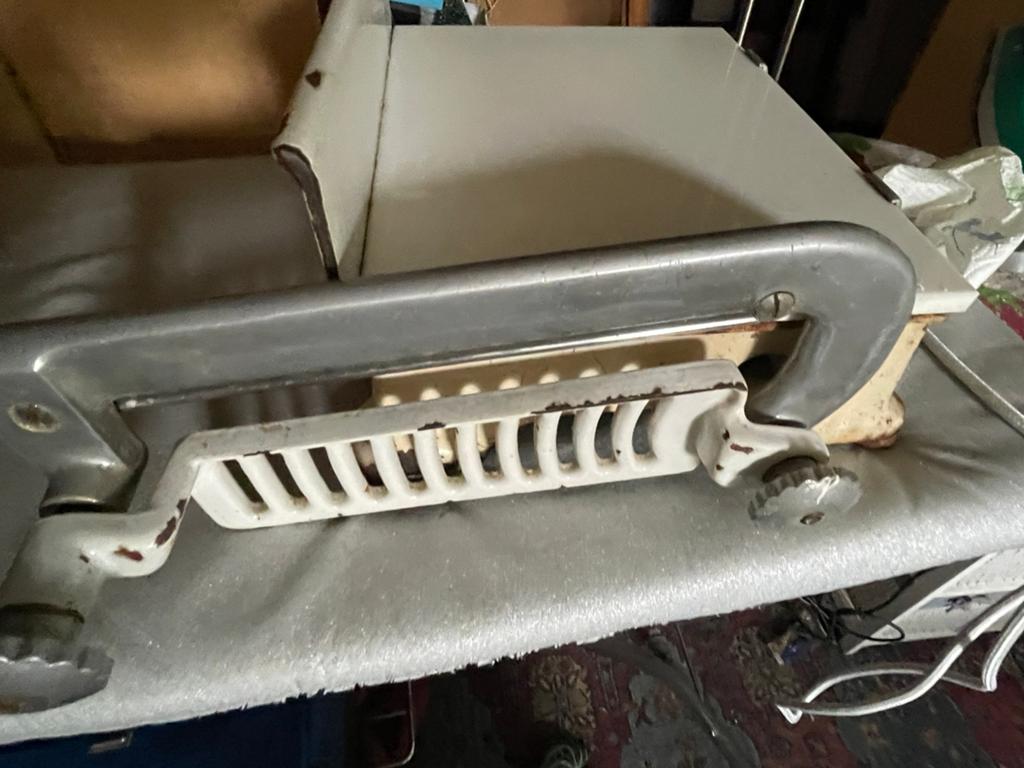 Kaas snijmachine, Huis en Inrichting, Ophalen, Gebruikt, Metaal, Snijmachine