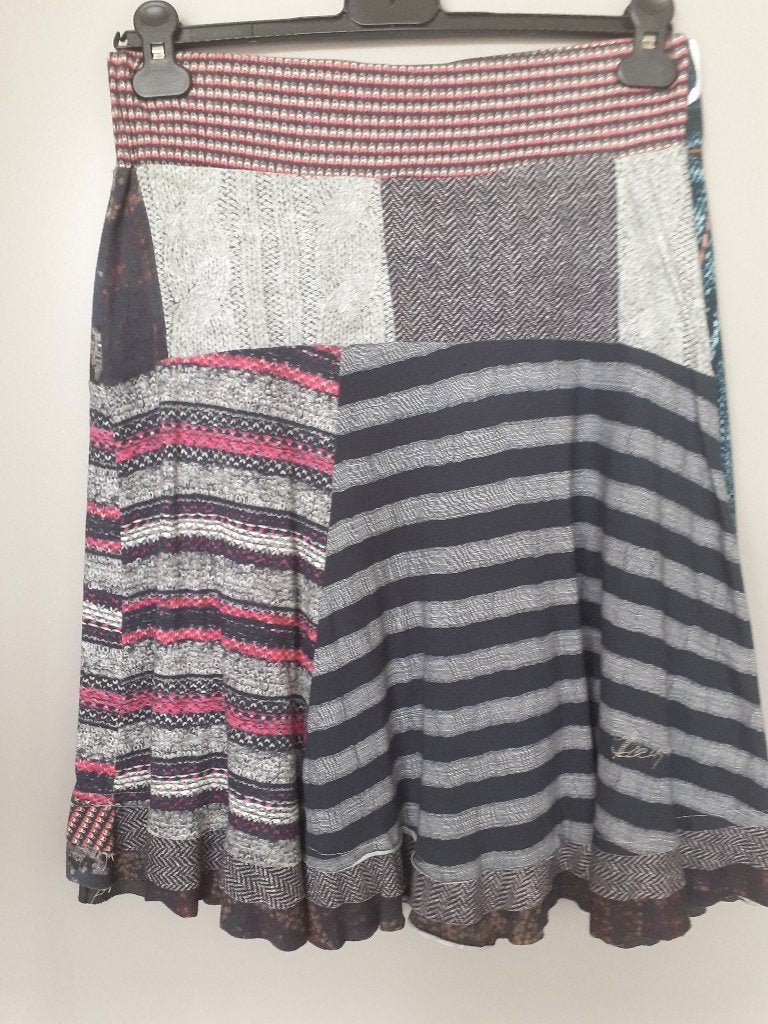 Jupe Desigual, unique, intacte, Desigual, Enlèvement ou Envoi, Comme neuf, Taille 38/40 (M)