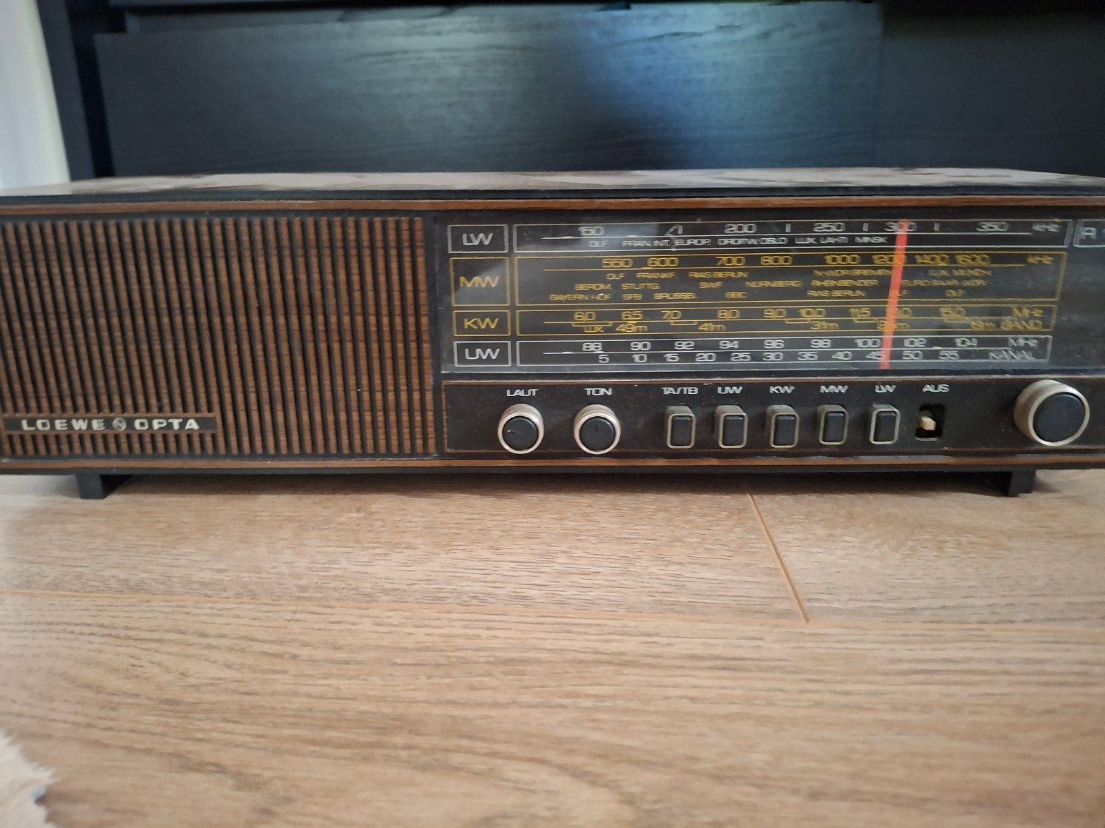 Oude radio loewe opta, Enlèvement, Radio