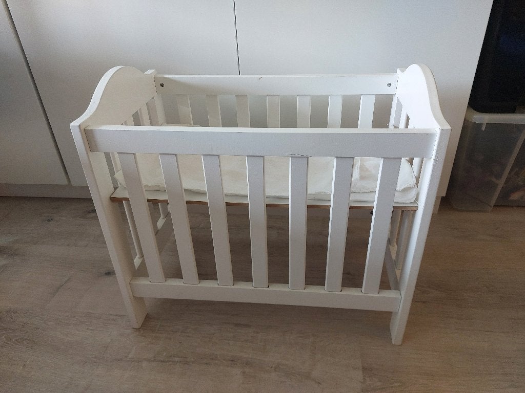 Houten poppenbedje, Ophalen, Gebruikt, Babypop