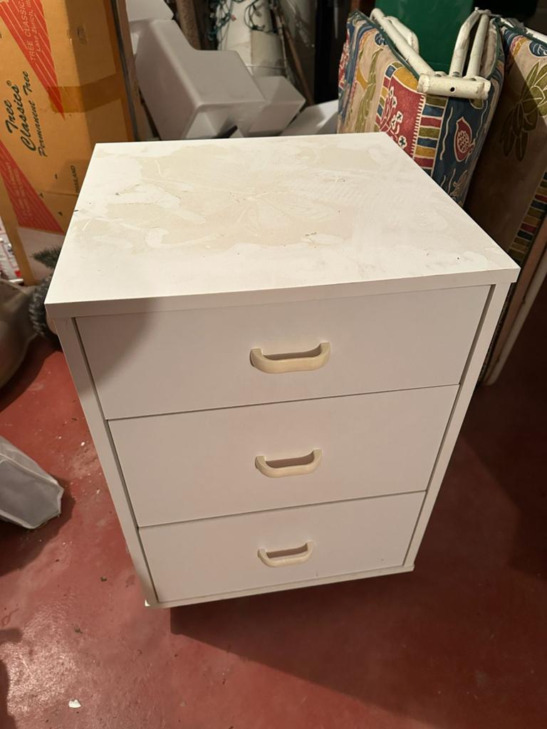 Kleine witte kledingkast van IKEA, Huis en Inrichting, Kasten | Ladekasten, Ophalen, Zo goed als nieuw
