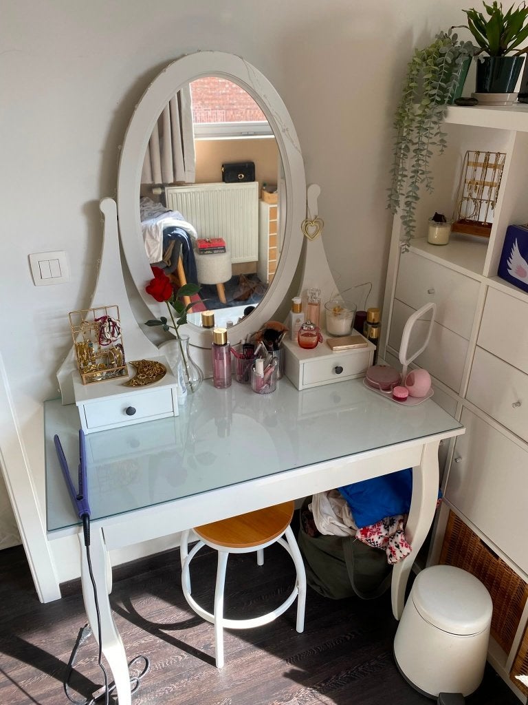 Make-up-tafel, Ophalen