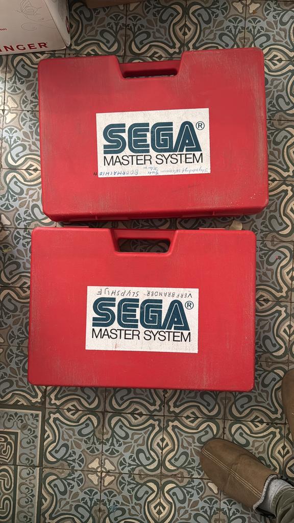 Valises Sega, Enlèvement, Comme neuf