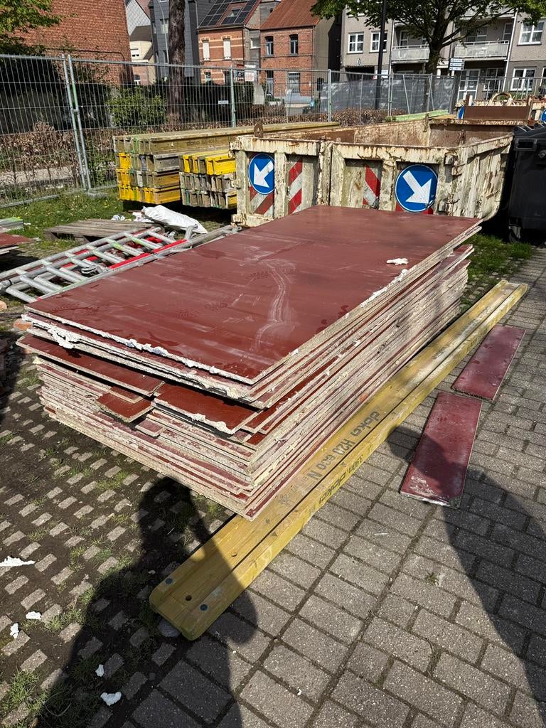 Bekistingsplaten 250cm x 125cm + reststukken, Doe-het-zelf en Bouw, Platen en Panelen, Ophalen, Zo goed als nieuw