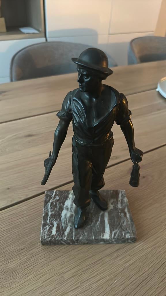 Statue de minieur sur plaque en marbre, Antiquités & Art, Antiquités | Étain, Enlèvement