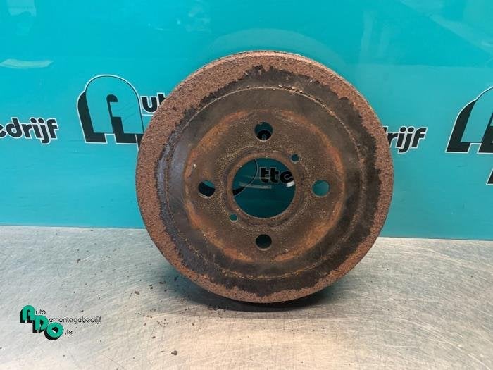 Tambour de frein arrière d'un Toyota Yaris (Yaris 1 02-), -, 3 mois de garantie, Toyota, Utilisé