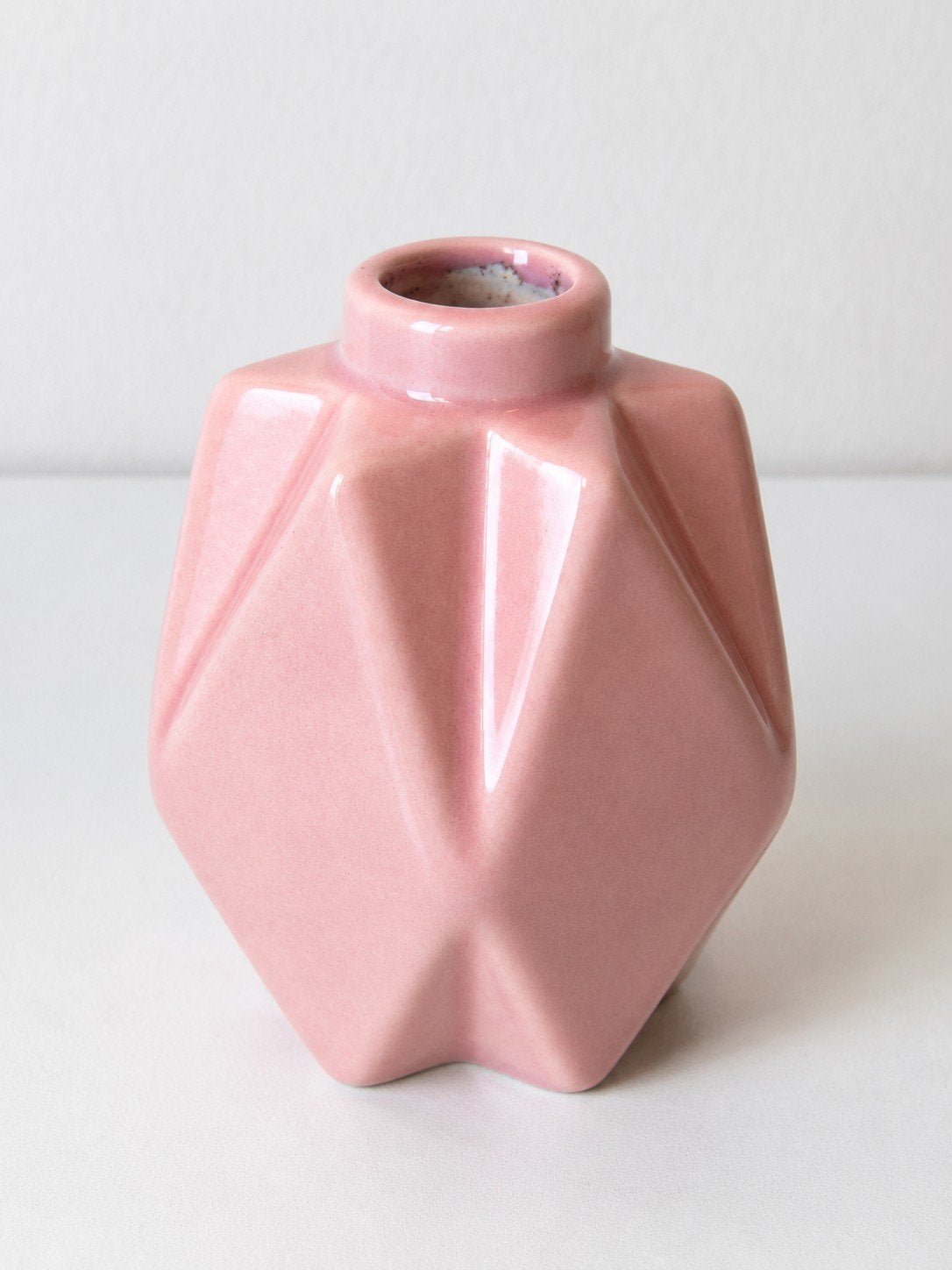 Petit vase en céramique rose géométrique Florissima — 8cm, Maison & Meubles, Enlèvement ou Envoi, Rose, Comme neuf, 8 cm